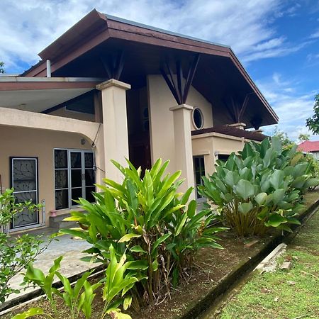 Karya Retreat Vila Kuching Exterior foto