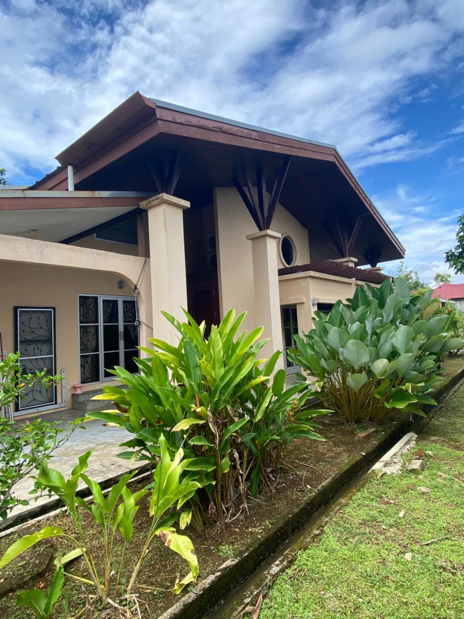 Karya Retreat Vila Kuching Exterior foto